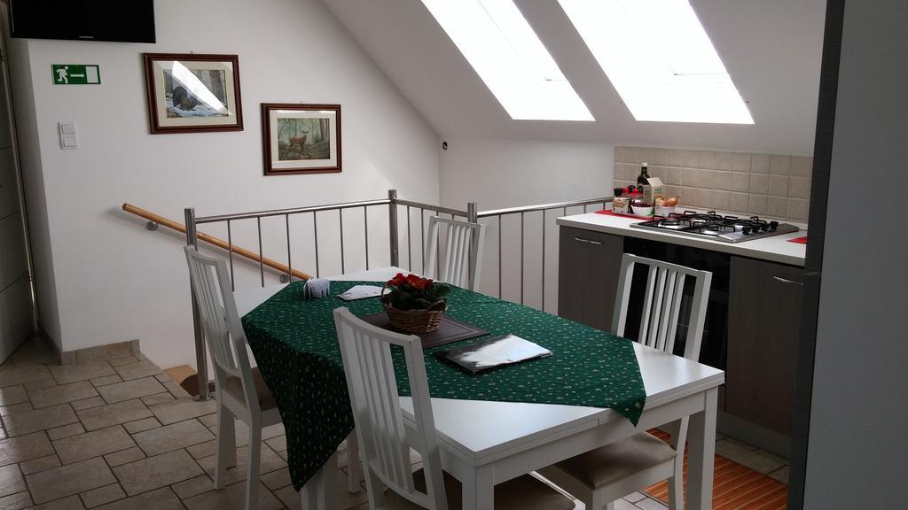 Hunters House Kft Bed And Breakfast Toltestava Exterior foto